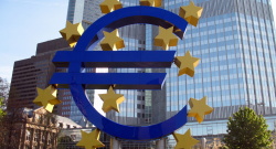 Euro Symbol outside ECB by MPD01605 www.flickr.com/photos/mpd01605/2462877914/