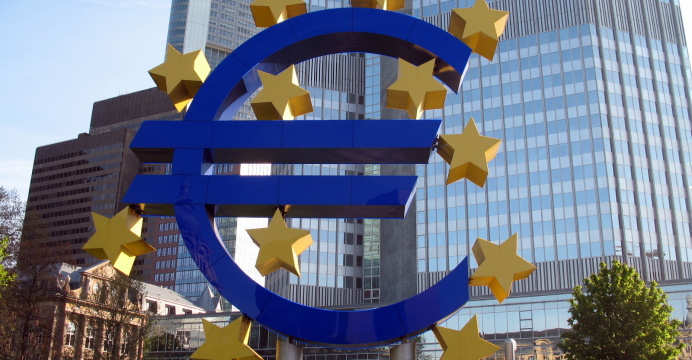 Euro Symbol outside ECB by MPD01605 www.flickr.com/photos/mpd01605/2462877914/