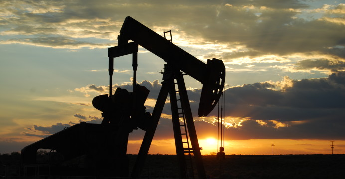 ¿Qué saber? Mar de números rojos en bolsas mundiales; petróleo a la baja