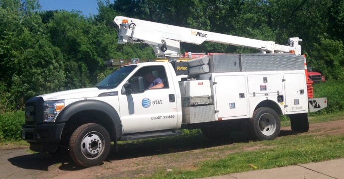 TheStreet sube rating de AT&T a 'comprar'; acción sube 4.2%