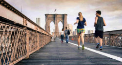 Monitores de sudor - Corriendo en el puente de brooklyn