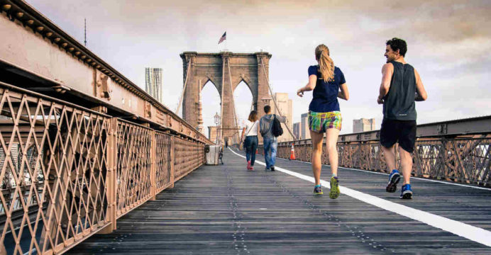 Monitores de sudor - Corriendo en el puente de brooklyn