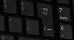 Encuentra trabajo por algoritmo